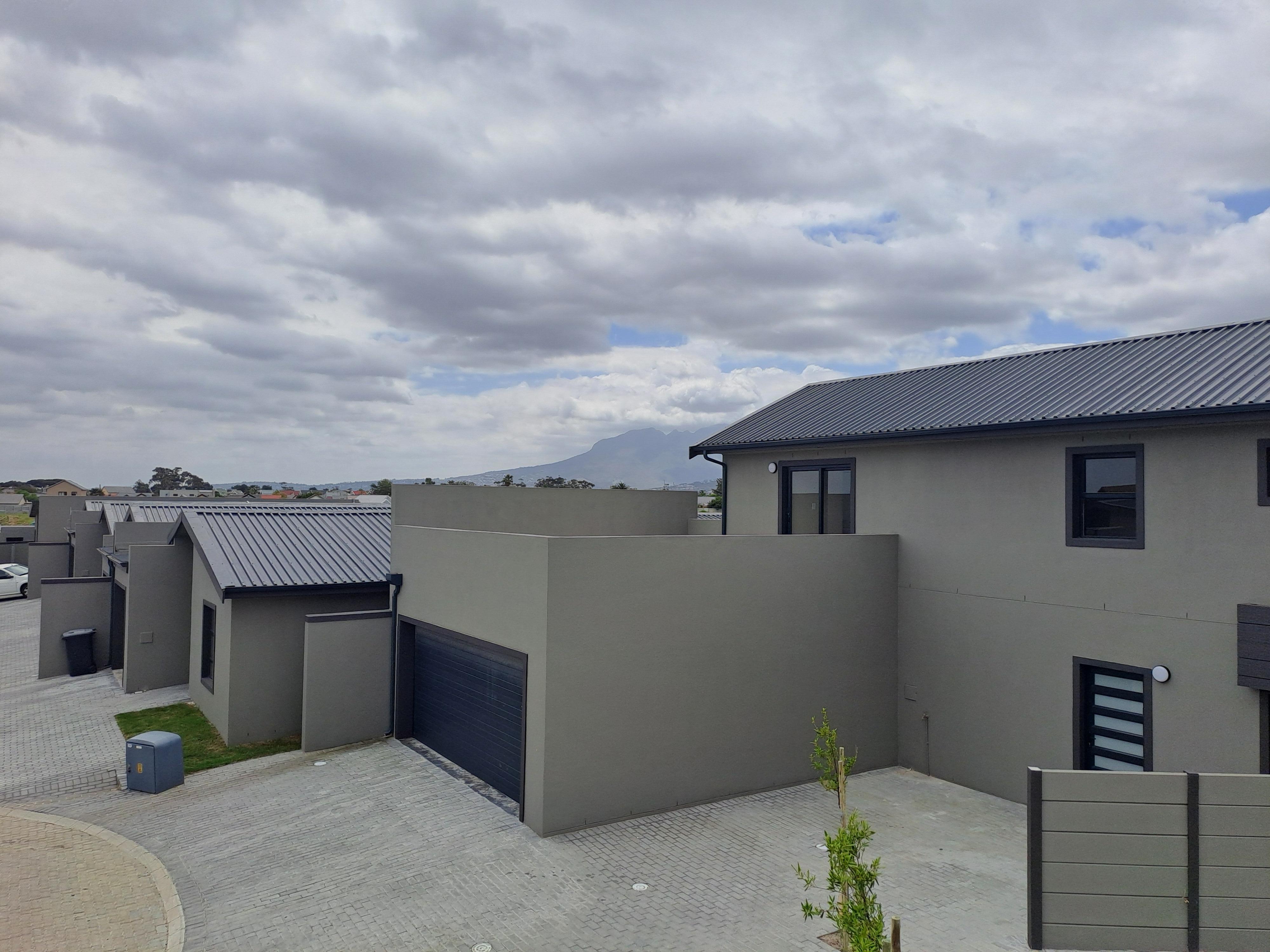 3 Bedroom Property for Sale in Sea Breeze Western Cape